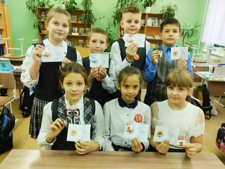 Вручение знаков отличия комплекса ВФСК «ГТО» в Конышевской школе. Вручение знаков отличия комплекса ВФСК «ГТО» в Конышевской школе.