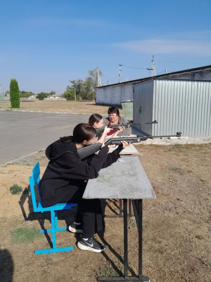 В Петропавловском районе прошел Фестиваль ВФСК ГТО среди выпускных классов ко дню физкультурника. Мероприятие по традиции началось с поднятия флага под гимн Российской Федерации. В Петропавловском районе прошел Фестиваль ВФСК ГТО среди выпускных классов ко дню физкультурника. Мероприятие по традиции началось с поднятия флага под гимн Российской Федерации.